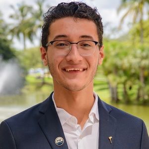 Meet your Posher, Lazaro